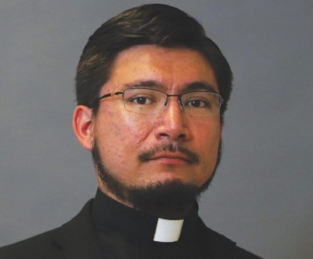 prêtre catholique arrêté