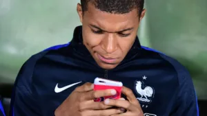 Kylian Mbappé supprime le PSG sur les réseaux sociaux