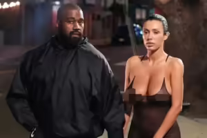 Video : Le rappeur Kanye West et sa femme Bianca Censori s'affichent dans des tenues inappropriées