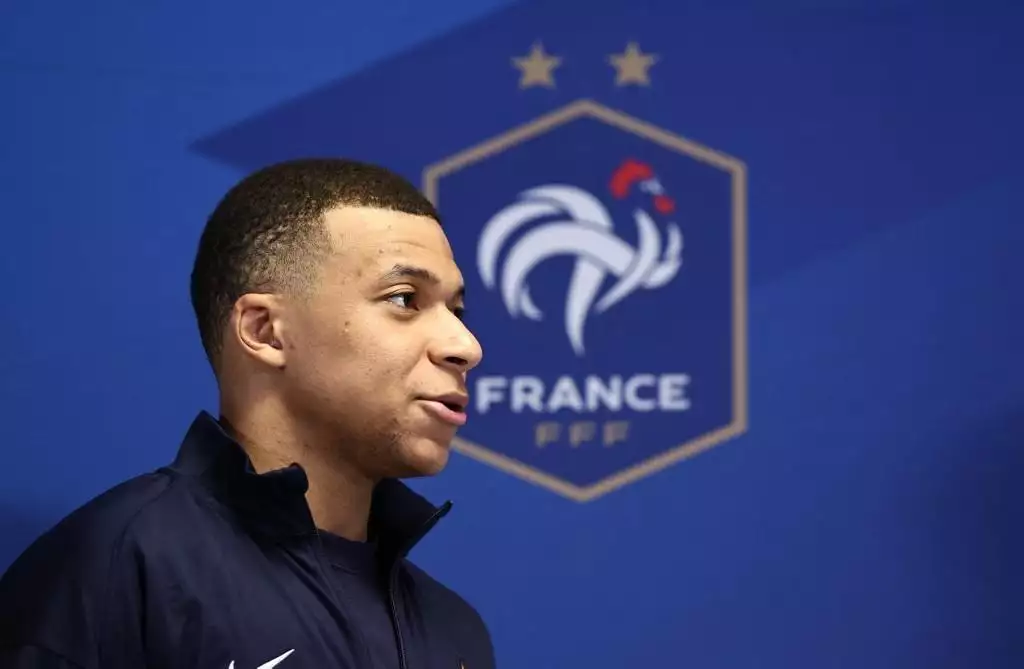 "Il parle mieux anglais que Harry Kane", le niveau de Mbappé impressionne (Vidéo)