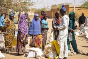 Crise au Sahel : Face à la menace jihadiste, des milliers de burkinabés trouvent refuge au...