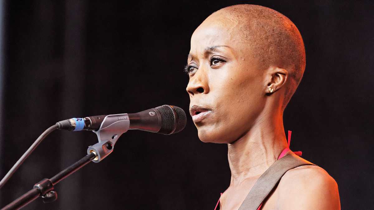 Rokia Traoré dans le désarroi : La chanteuse menacée d’extradition vers la Belgique