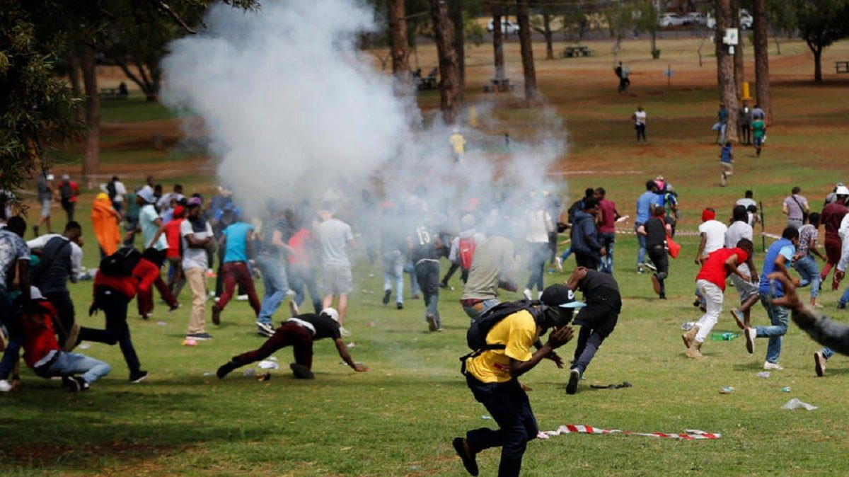 cameroun police tire étudiant