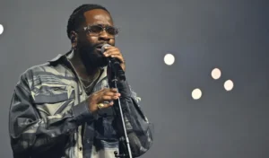 Tayc en deuil ! Le chanteur annonce le décès de…