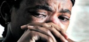 Togo : À l'hôtel avec sa maîtresse, un homme marié infidèle reconnait la voix de sa femme dans la chambre voisine