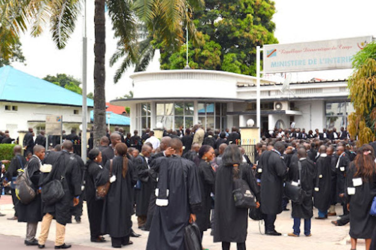 RDC : Un avocat fouetté en public ! Ses collègues crient au scandale