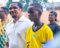 Prosper Djieumo : Samuel Eto'o sur le charme du jeune de arbitre de 16 ans