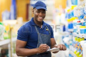 Une quincaillerie recrute un aide vendeur