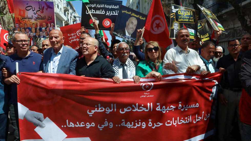 Présidentielle en Tunisie : A deux semaines du scrutin, une ONG s'alarme des violations des droits de l'homme