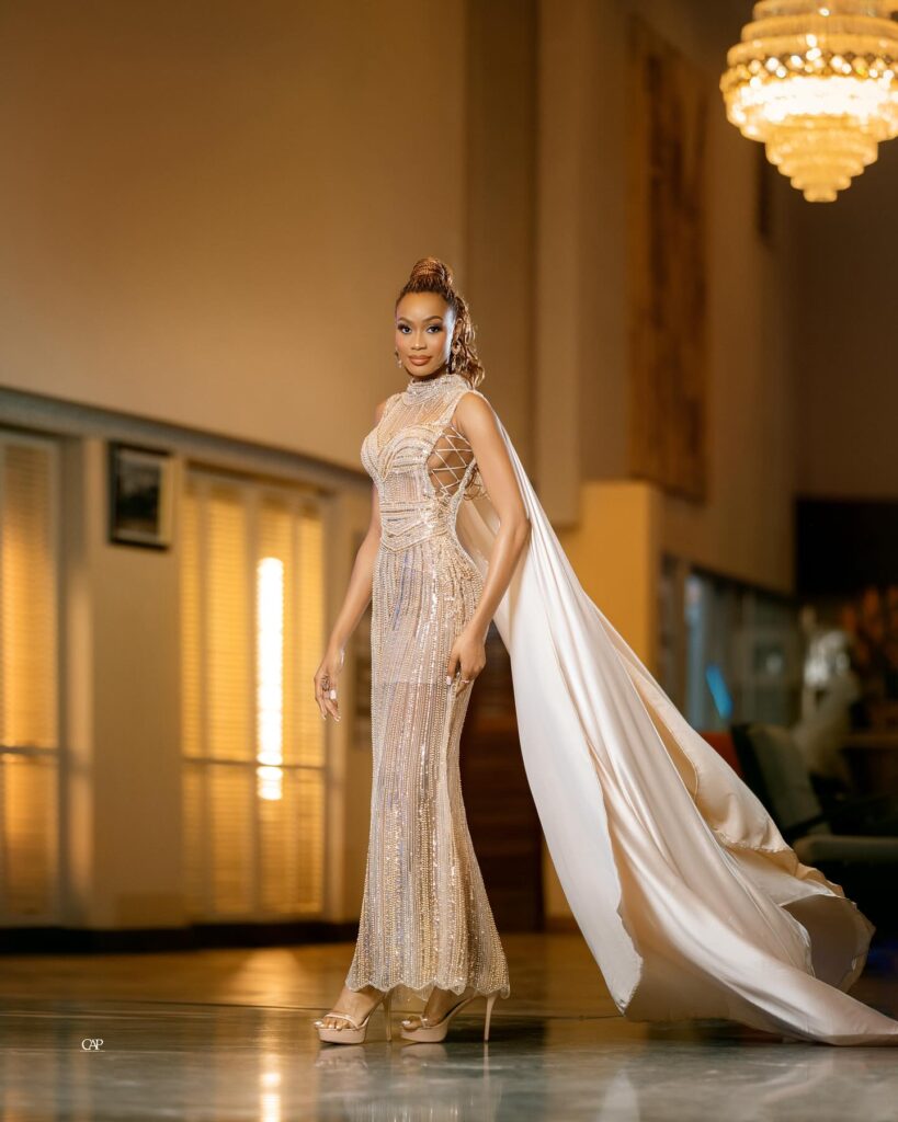 Chimène Moladja : La Miss Togo dans une robe sirène avec fente qui laisse peu de places à l'imagination