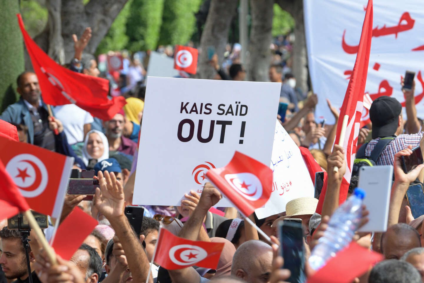 Tunisie : A quelques semaines des présidentielles, une manifestation s'élève contre le président Saïed