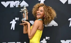 Afrique du Sud : La chanteuse Tyla remporte un nouveau trophée
