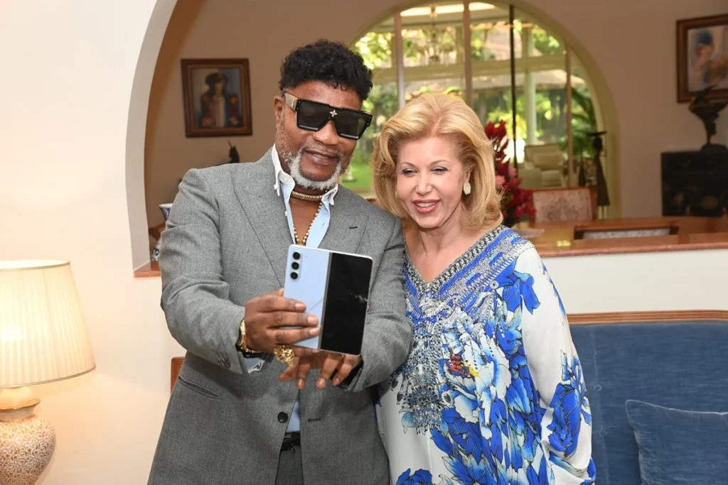 "Je ne m’y attendais pas du tout", Koffi Olomidé à sa sortie d'audience avec la première dame Dominique Ouattara