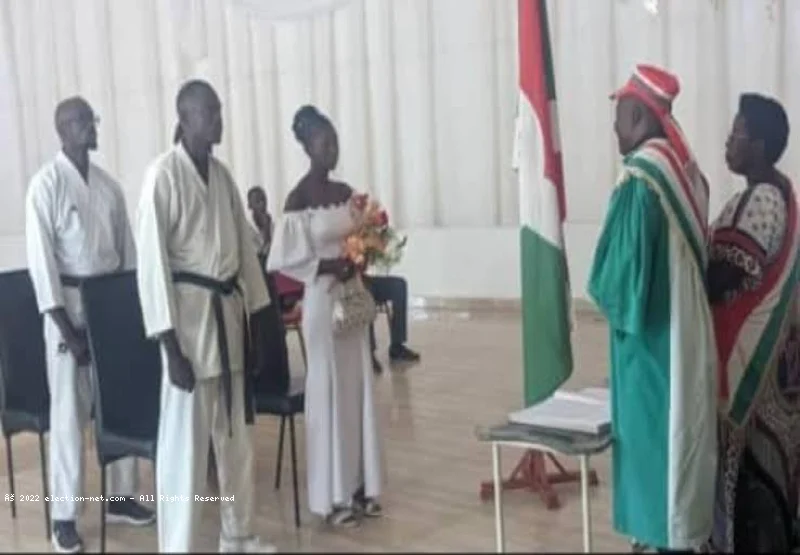 Burundi : Un responsable administratif arrêté pour avoir célébré un mariage en tenue de Karatéka