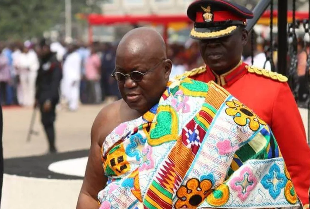 Ghana : Le président Nana Akufo-Addo dévoile sa statue et provoque un énorme tollé (photos)