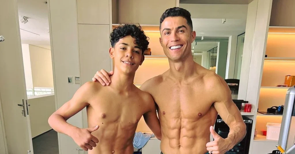 Football : Cristiano Ronaldo répond à l'idée de jouer aux côtés de son fils dans le futur
