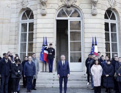 France : le nouveau gouvernement déjà menacé par des motions de censure