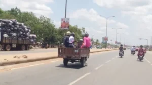 Togo : Attention ! Chaussée glissante à la passerelle d'Agoè Zongo - La police sur place