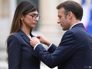 France : Une image générée par IA de Macron décorant Mia Khalifa fait le buzz
