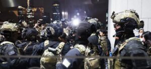 Crise en Corée du Sud : Qu'est-ce que la "controversée" loi martiale proclamée par le président Yoon Suk-yeol ?