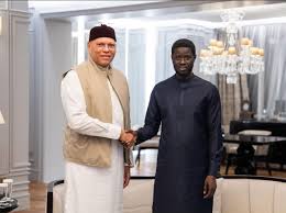 Sénégal : Rencontre inattendue entre le président Faye et son opposant Karim Wade au Qatar