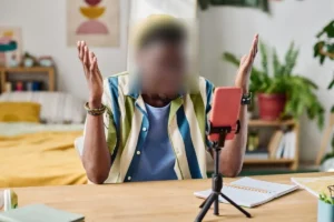 Togo : L’alerte de l’UNESCO sur les dangers des influenceurs