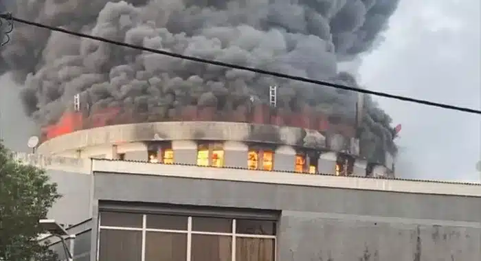 Libéria / Incendie du Parlement : Cinq suspects dont un proche du président de l'Assemblée national arrêtés