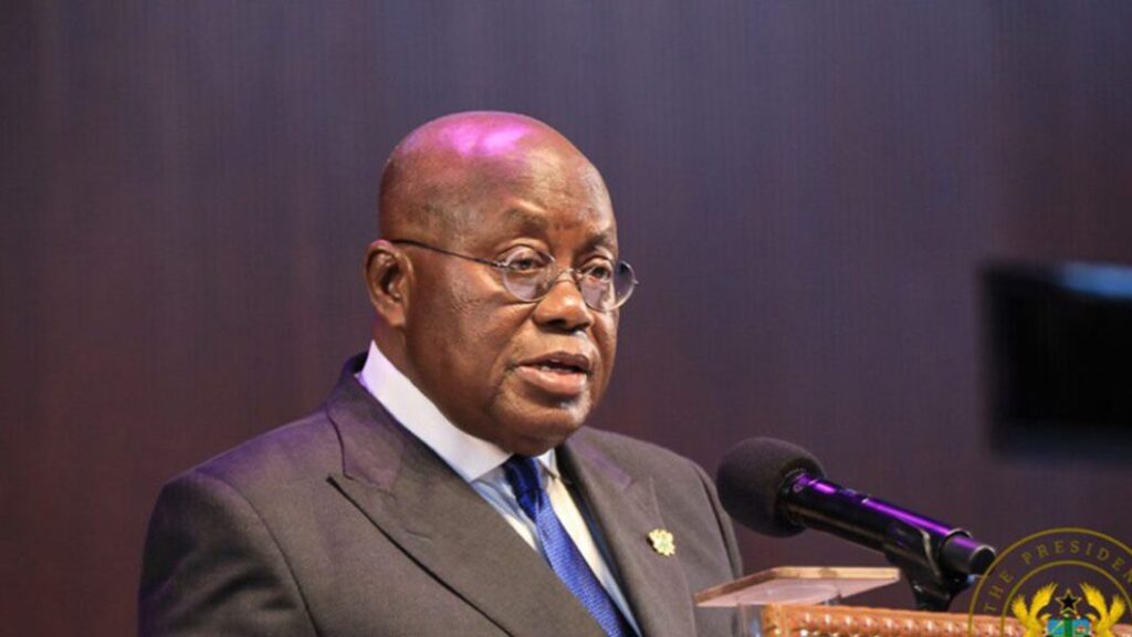 Vidéo : La statue de l'ancien président ghanéen Nana Akufo-Addo vandalisée