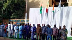 Burkina Faso : À Ouagadougou, le drapeau de l’AES remplace celui de la CEDEAO