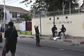 Crise en RDC : L’Ambassade de France attaquée par des manifestants