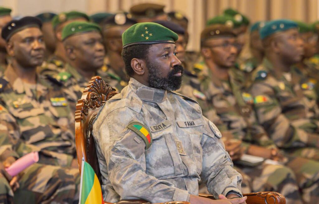 Mali : Assimi Goïta honore les héros tombés au front