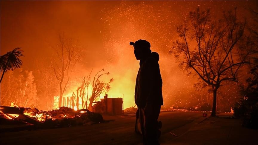 Etats-Unis : Un incendie fait rage à Los Angeles ! Plusieurs morts et des milliers d'évacuations enregistrés