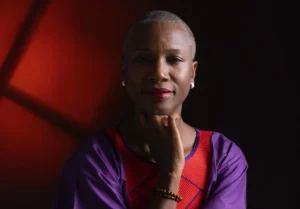 5 choses à savoir sur Angela Aquereburu : Le cerveau derrière la série "Ahoé", nommée directrice de l'ORTB