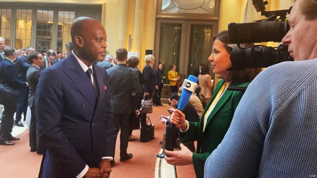 "Quand on voit vos médias, l’Afrique va mal", Robert Dussey critique la presse occidentale