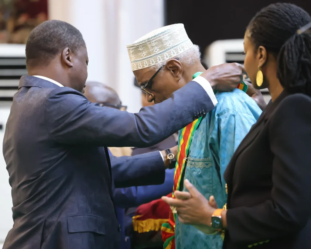 Togo : Faure Gnassingbé décore 8 personnalités à l'occasion du 20e anniversaire de décès du "Père de la Nation"