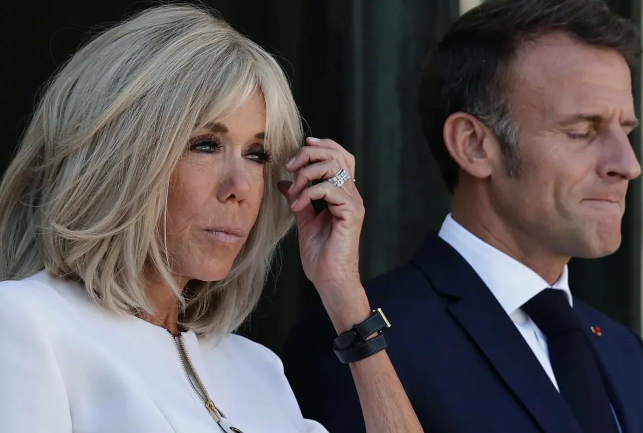 Brigitte Macron réellement un homme ? Son sexe modifié sur des documents officiels