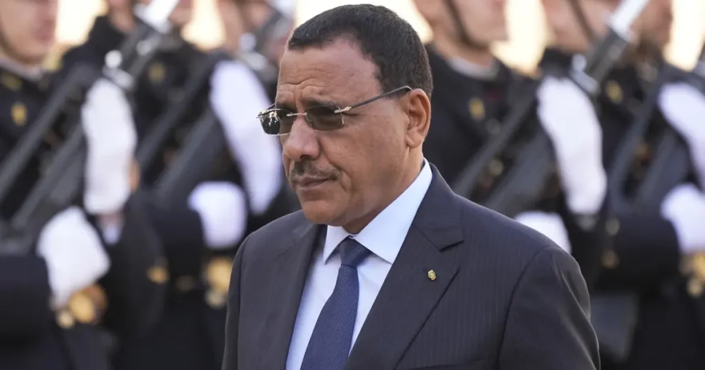 Crise au Niger : Un proche de l'ex-président Bazoum arrêté en Libye