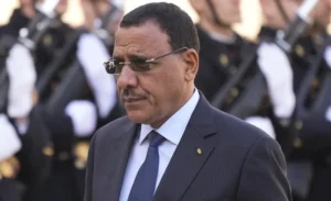 Crise au Niger : Un proche de l'ex-président Bazoum arrêté en Libye