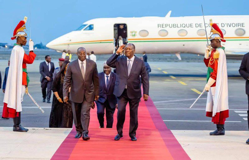 Côte d'Ivoire : Alassane Ouattara de retour aux affaires après une mission en France