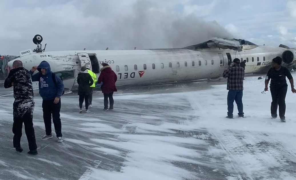 Canada : Un avion s'écrase à l'aéroport de Toronto, Plusieurs blessés signalés (vidéo)