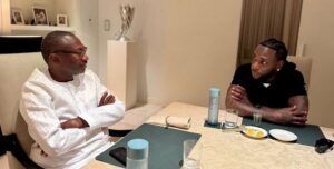 Nigeria : Rencontre entre le milliardaire Femi Otedola et les stars de l'Afrobeat Wizkid et Burna Boy (photos)