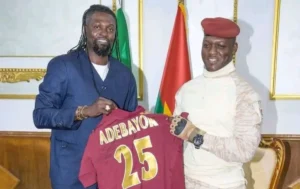 Emmanuel Adebayor rencontre le capitaine Ibrahim Traoré : Que retenir de leurs échnages ?