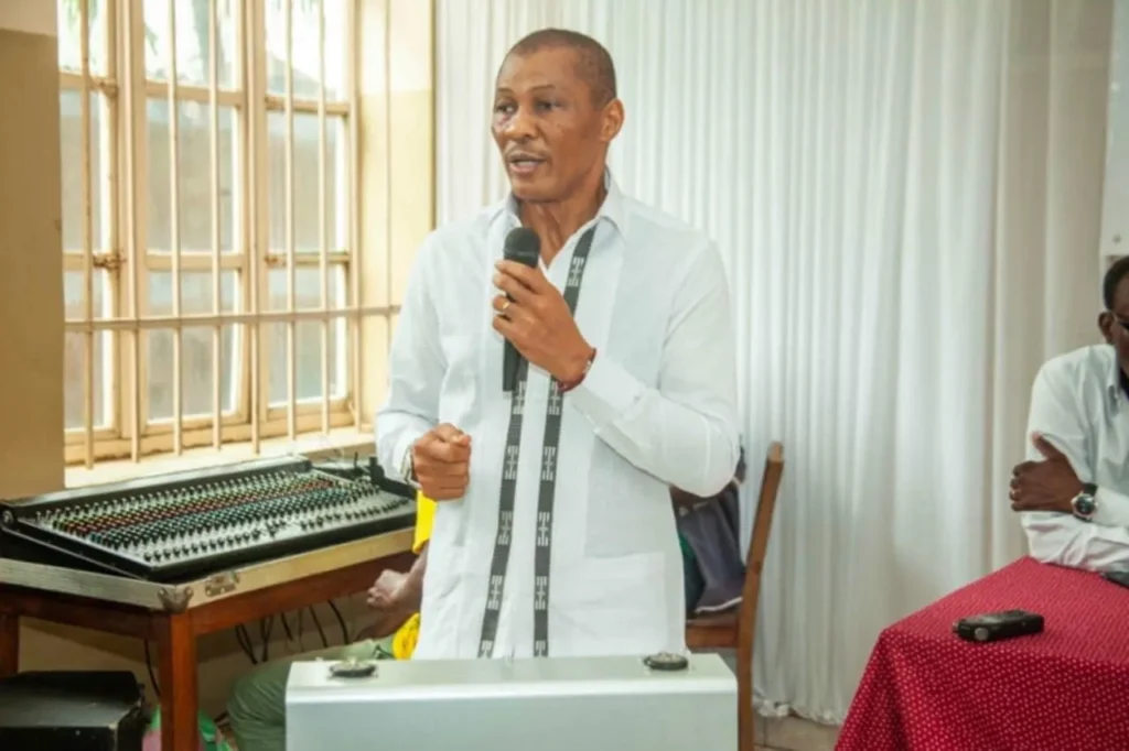 Togo : Nathaniel Olympio fustige les entreprises publiques pour leur manquement aux citoyens