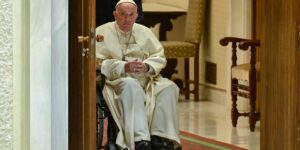 Vatican : Le pape François s'adresse aux fidèles depuis son lit d'hôpital