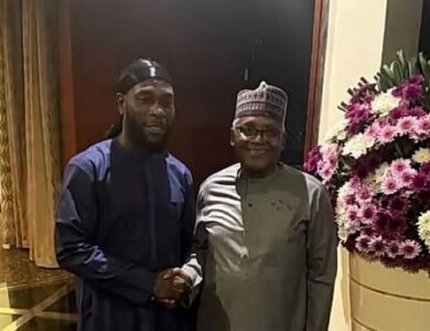 Photos : Après Femi Otedola, Burna Boy aperçu le milliardaire Dangote