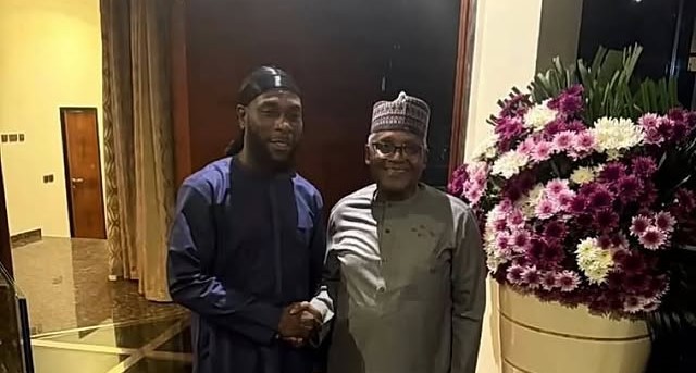 Photos : Après Femi Otedola, Burna Boy aperçu le milliardaire Dangote