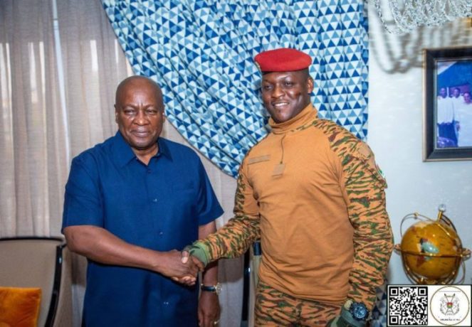 Ghana : Le président Mahama conclut sa tournée en Sahel à Ouagadougou