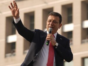 Turquie : L'opposant Ekrem Imamoğlu désigné candidat à la présidentielle malgré son incarcération