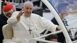 Vatican : Le pape François de retour aux affaires après cinq semaines d'hospitalisation
