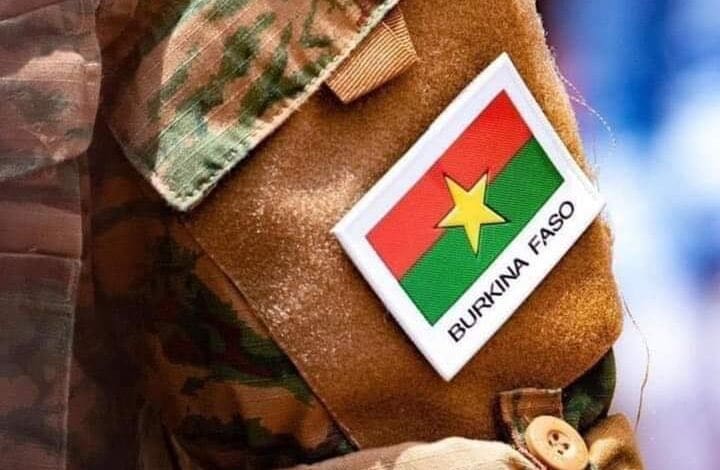 Burkina Faso : Un soldat radié pour avoir utilisé son téléphone au front